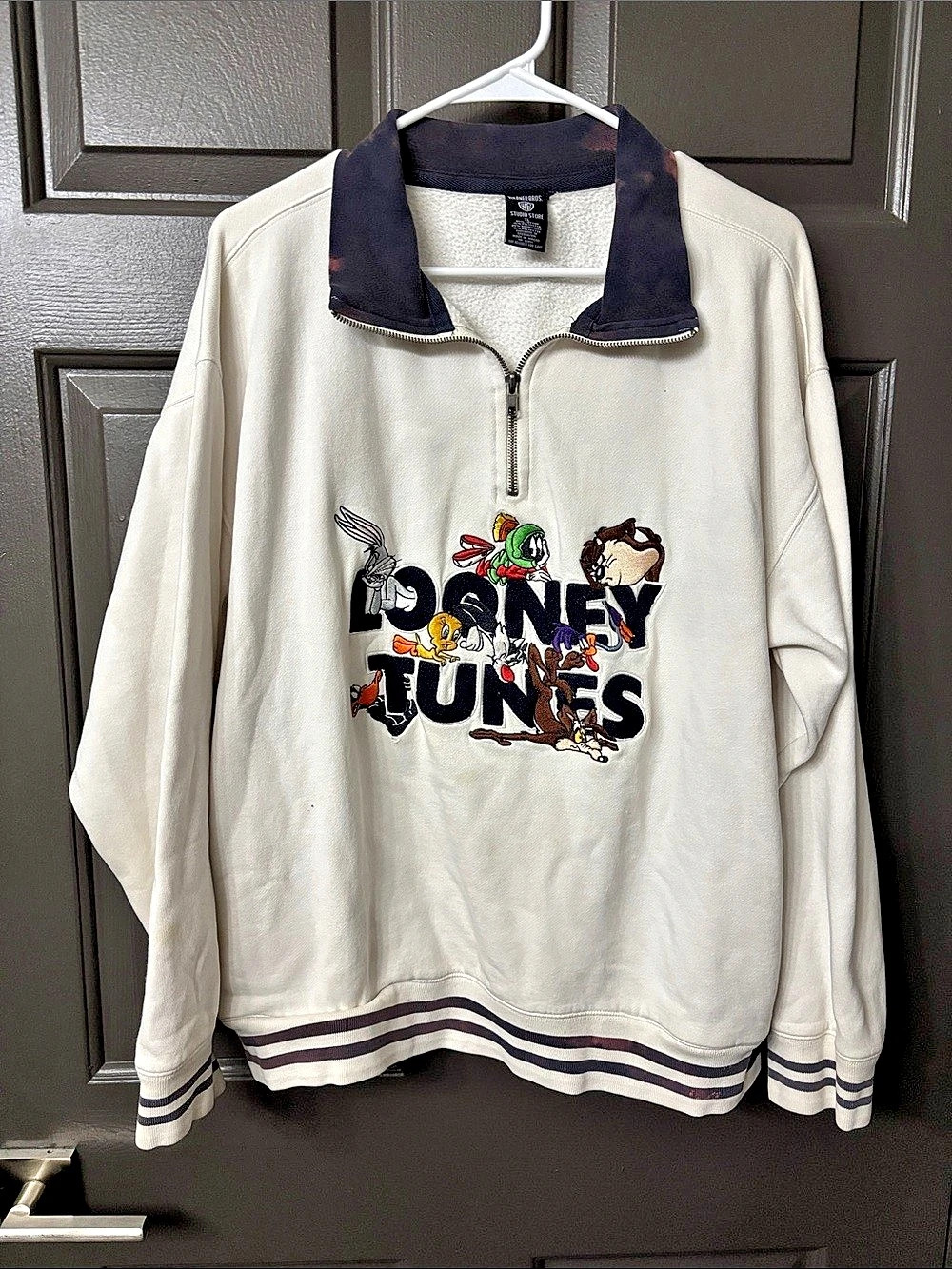 Warner Bros. Looney Tunes. Quarter Zip Sweatshirt White Large